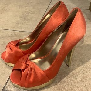 Candie’s coral and gold open toe pumps never worn